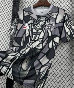 Maglia England Home 2024/25 Versione Giocatore dettaglio stemma ricamato