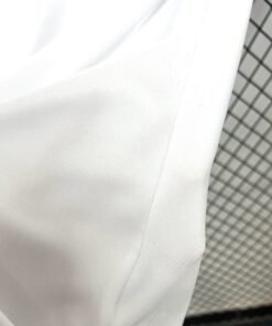 Maglia England Home 2024/25 Versione Tifoso dettaglio stemma ricamato