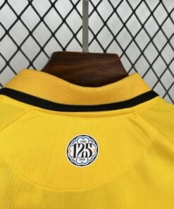 Maglia Espanyol Home 2025/26 Versione Tifoso dettaglio stemma ricamato