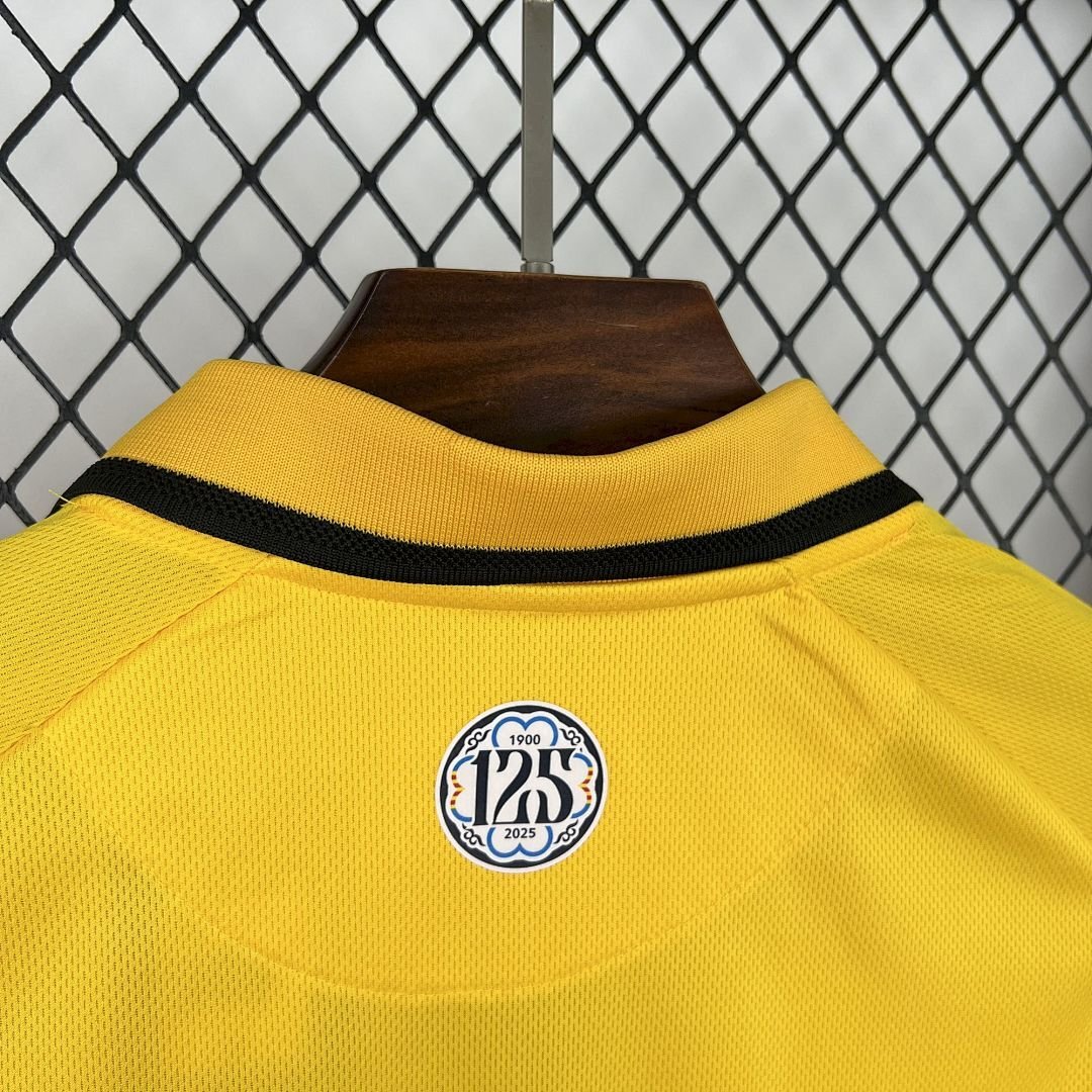 Maglia Espanyol Home 2025/26 Versione Tifoso dettaglio stemma ricamato