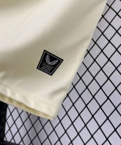 Maglia Everton Away 2025/26 Versione Tifoso dettaglio stemma ricamato