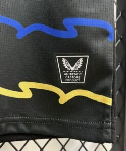 Maglia Everton Third 2025/26 Versione Tifoso dettaglio stemma ricamato