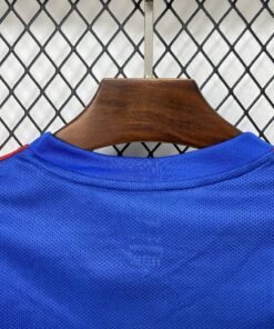 Maglia FC Alverca Home 2025/26 Versione Tifoso dettaglio stemma ricamato