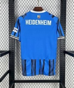 Maglia FC Heidenheim Away 2025/26 Versione Tifoso dettaglio stemma ricamato