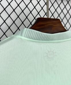 Maglia France Away 2024/25 Versione Tifoso dettaglio stemma ricamato