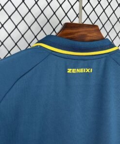 Maglia Genoa CFC Away 2024/25 Versione Tifoso dettaglio stemma ricamato