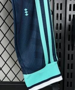 Maglia Germany Away Manica Lunga 2024/25 Versione Tifoso dettaglio stemma ricamato