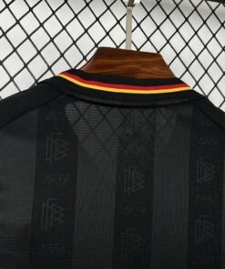 Maglia Germany Home 2024/25 Versione Tifoso dettaglio stemma ricamato