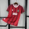 Maglia Hannover 96 Home 2024/25 Versione Tifoso vista frontale completa