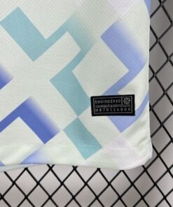 Maglia Inter Away 2025/26 Versione Tifoso dettaglio stemma ricamato