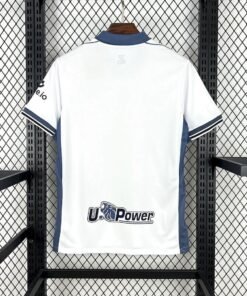 Maglia Inter Home 2024/25 Versione Tifoso dettaglio stemma ricamato