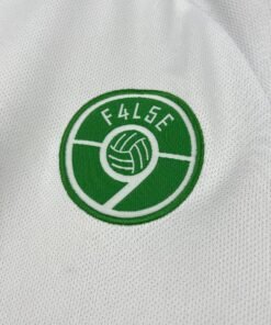 Maglia ireland celtic cross false9 retro - Maglia Ireland Celtic Cross False9 Home 2025/26 Retro dettaglio stemma ricamato