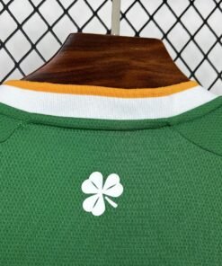Maglia Ireland Home 2024/25 Versione Tifoso dettaglio stemma ricamato
