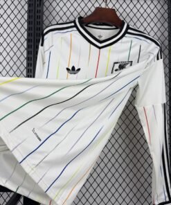 Maglia Japan Away Manica Lunga 2024/25 Versione Tifoso dettaglio stemma ricamato