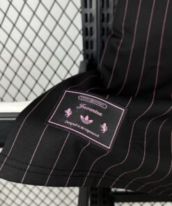 Maglia Juventus Home 2026/27 Versione Tifoso vista laterale