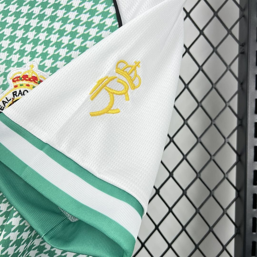 Maglia La Liga Club Home 2025/26 Versione Tifoso dettaglio stemma ricamato