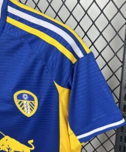 Maglia Leeds United Away 2025/26 Versione Tifoso vista laterale