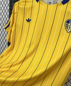Maglia Leeds United Home 2025/26 Versione Tifoso vista posteriore