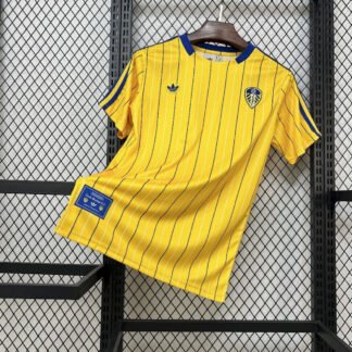 Maglia Leeds United Home 2025/26 Versione Tifoso vista frontale completa