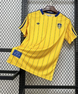 Maglia Leeds United Home 2025/26 Versione Tifoso vista frontale completa