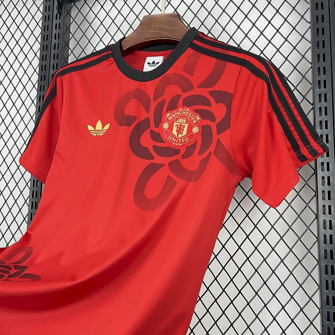 Maglia Manchester United Home 2025/26 Versione Tifoso vista laterale