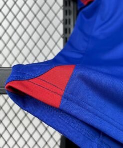 Maglia manchester united retro - Maglia Manchester United Away 2005/06 Retro dettaglio stemma ricamato