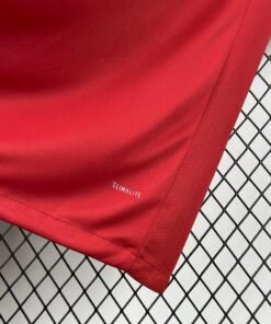 Maglia manchester united retro - Maglia Manchester United Home 2016/17 Retro dettaglio stemma ricamato