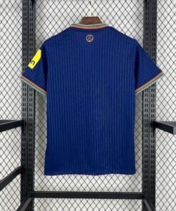 Maglia Newcastle United Third 2025/26 Versione Tifoso dettaglio stemma ricamato