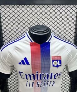 Maglia Olympique Lyonnais Home 2024/25 Versione Giocatore dettaglio stemma ricamato