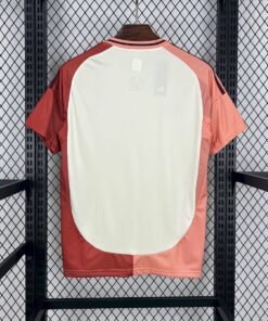 Maglia Olympique Lyonnais Third 2024/25 Versione Tifoso dettaglio stemma ricamato