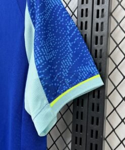 Maglia Olympique Marseille Third 2025/26 Versione Tifoso dettaglio stemma ricamato