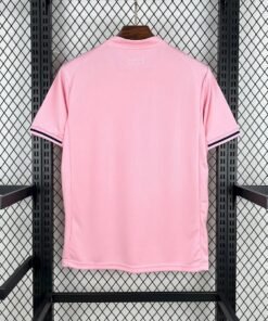 Maglia Palermo F.C. Home 2025/26 Versione Tifoso dettaglio stemma ricamato