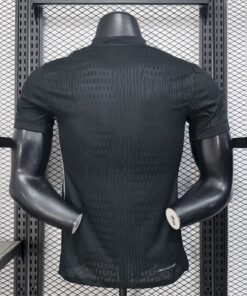 Maglia Paris Saint-Germain Keeper 2024/25 Versione Giocatore dettaglio stemma ricamato