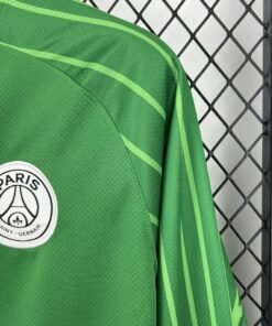 Maglia Paris Saint-Germain Keeper Manica Lunga 2025/26 Versione Tifoso dettaglio stemma ricamato