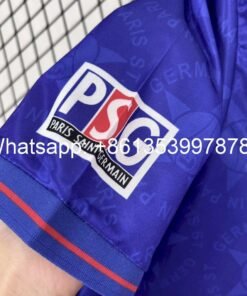 Maglia paris saint-germain retro - Maglia Paris Saint-Germain Home 1995/96 Retro dettaglio stemma ricamato