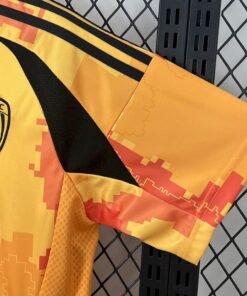 Maglia Paris Saint-Germain Third 2024/25 Versione Tifoso dettaglio stemma ricamato