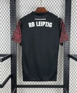 Maglia RB Leipzig Third 2025/26 Versione Tifoso dettaglio stemma ricamato