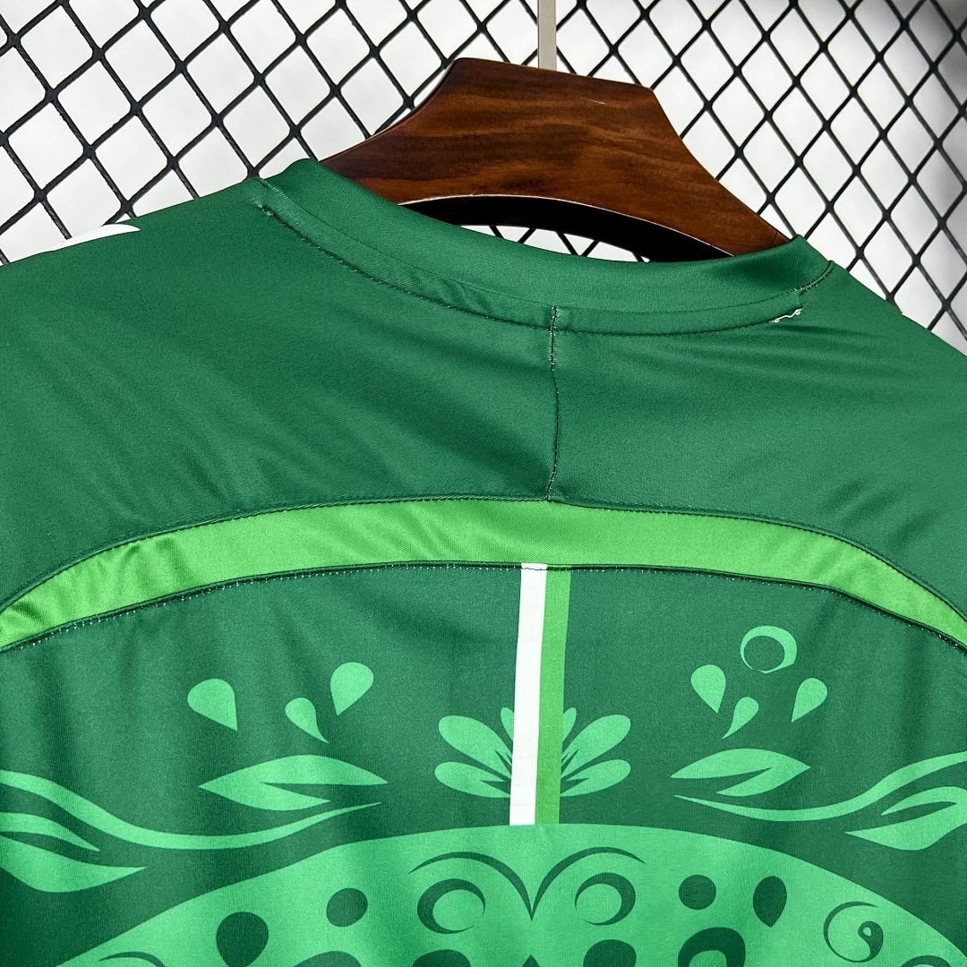 Maglia Real Betis Home Manica Lunga 2025/26 Versione Giocatore dettaglio stemma ricamato