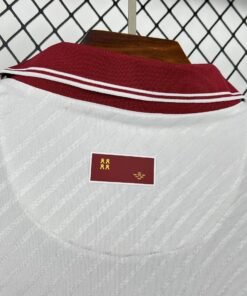 Maglia Real Murcia Away 2025/26 Versione Tifoso dettaglio stemma ricamato