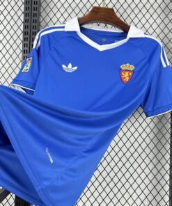 Maglia real zaragoza retro - Maglia Real Zaragoza Home 2025/26 Retro dettaglio stemma ricamato