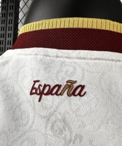 Maglia Spain Away 2024/25 Versione Giocatore dettaglio stemma ricamato
