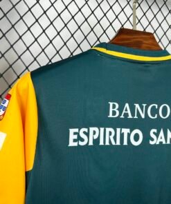 Maglia sporting cp retro - Maglia Sporting CP Away 2002/03 Retro dettaglio stemma ricamato