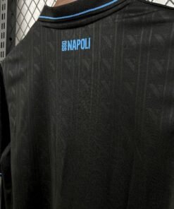 Maglia SSC Napoli Third 2025/26 Versione Tifoso dettaglio stemma ricamato