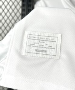 Maglia Tottenham Hotspur Home 2025/26 Versione Tifoso dettaglio stemma ricamato