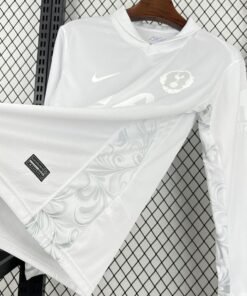Maglia Tottenham Hotspur Home Manica Lunga 2025/26 Versione Tifoso dettaglio stemma ricamato