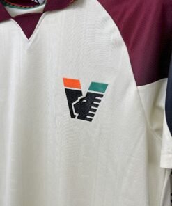 Maglia Venezia Away 2025/26 Versione Tifoso dettaglio stemma ricamato