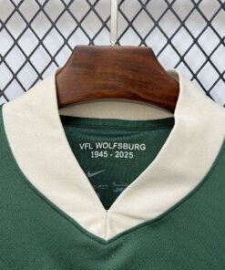 Maglia Wolfsburg Home 2025/26 Versione Tifoso tessuto traspirante