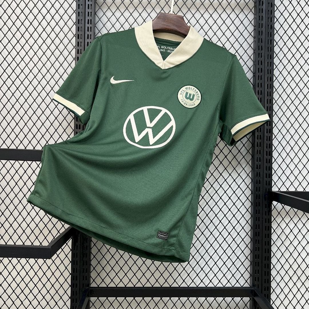 Maglia Wolfsburg Home 2025/26 Versione Tifoso vista frontale completa