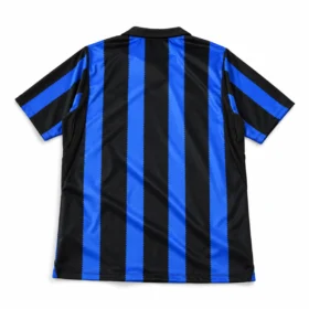 Prima Maglia Inter 2026/27 — vista posteriore su fondo bianco