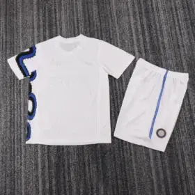 Completo Inter bambino 2010/11 dettaglio stemma